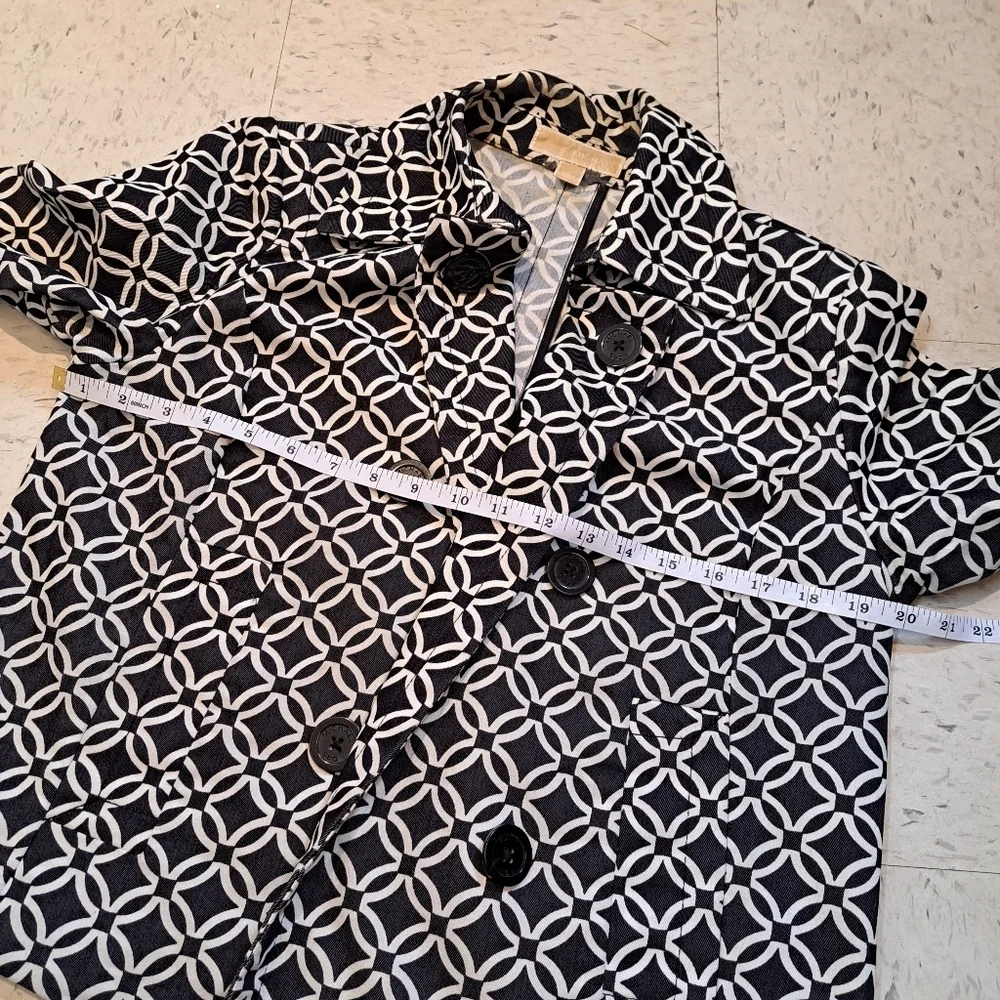 Micheal kors | Black & White blazer jacket with button details*stained neck - Picture 9 of 14
